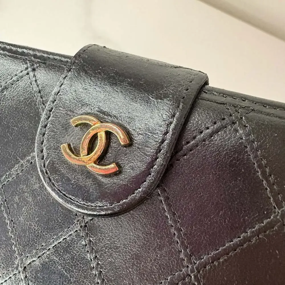 CHANEL vintage compact